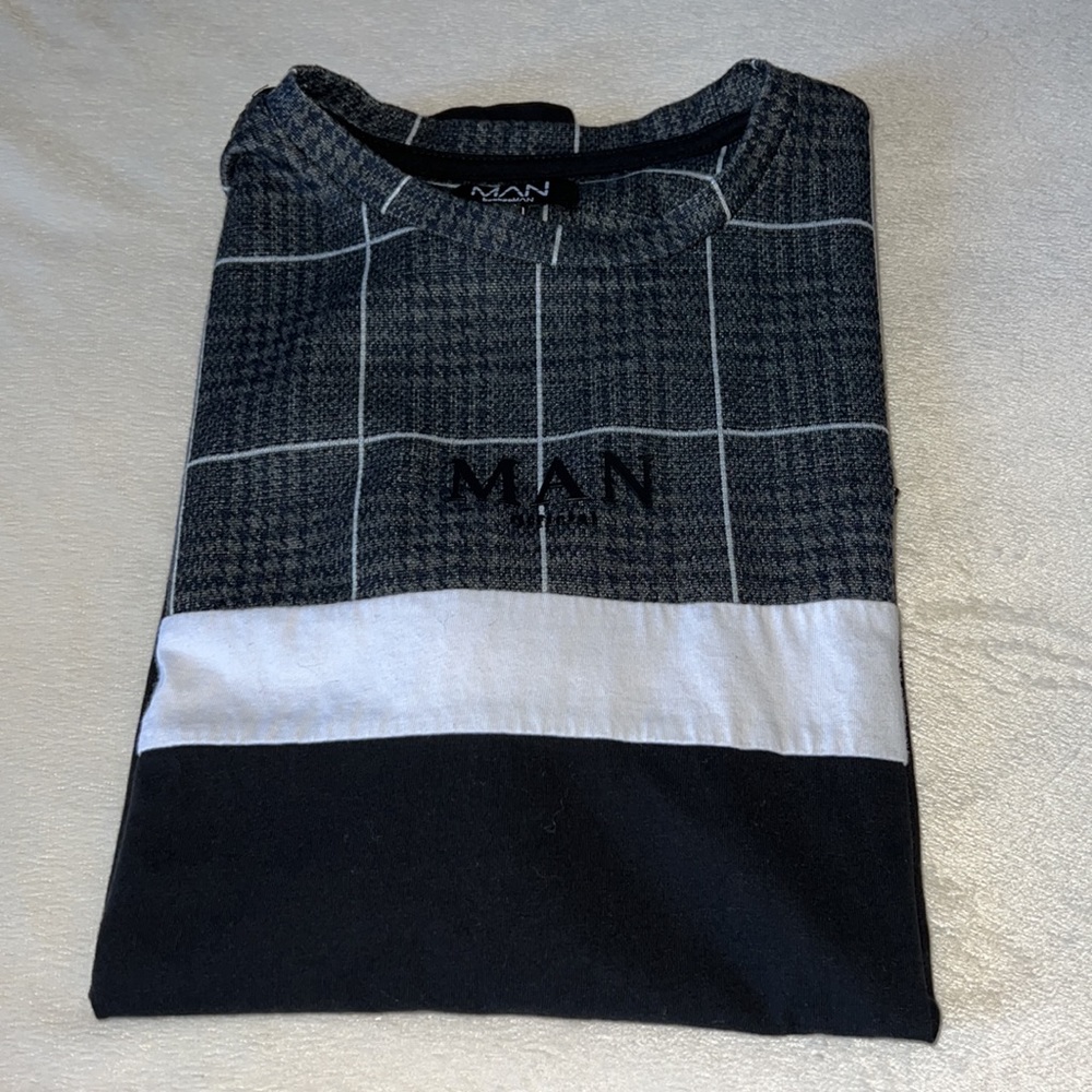 BoohooMAN T Shirt Size Medium
